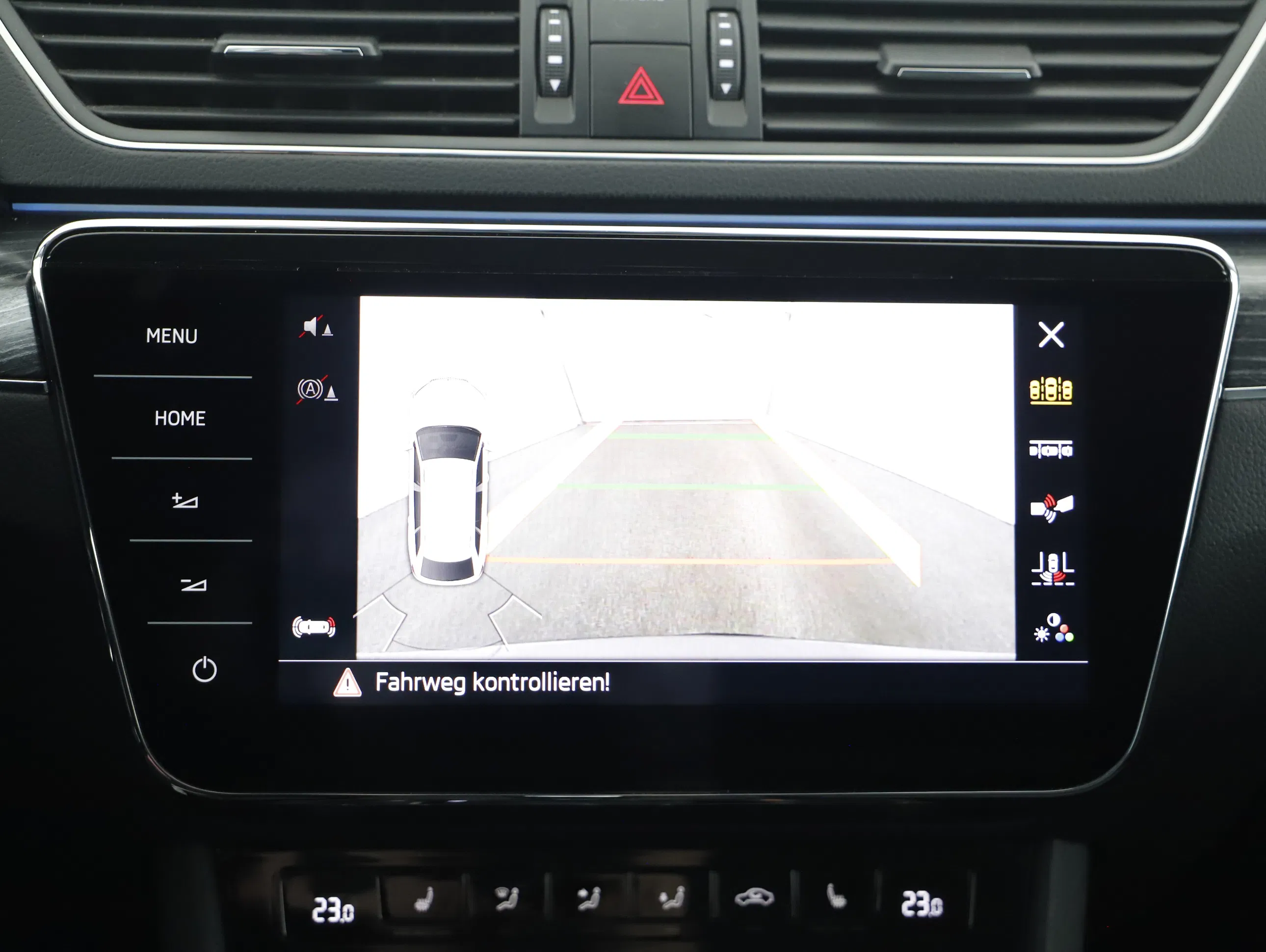Skoda Superb Combi 2.0TDI | Bild 16 von 25