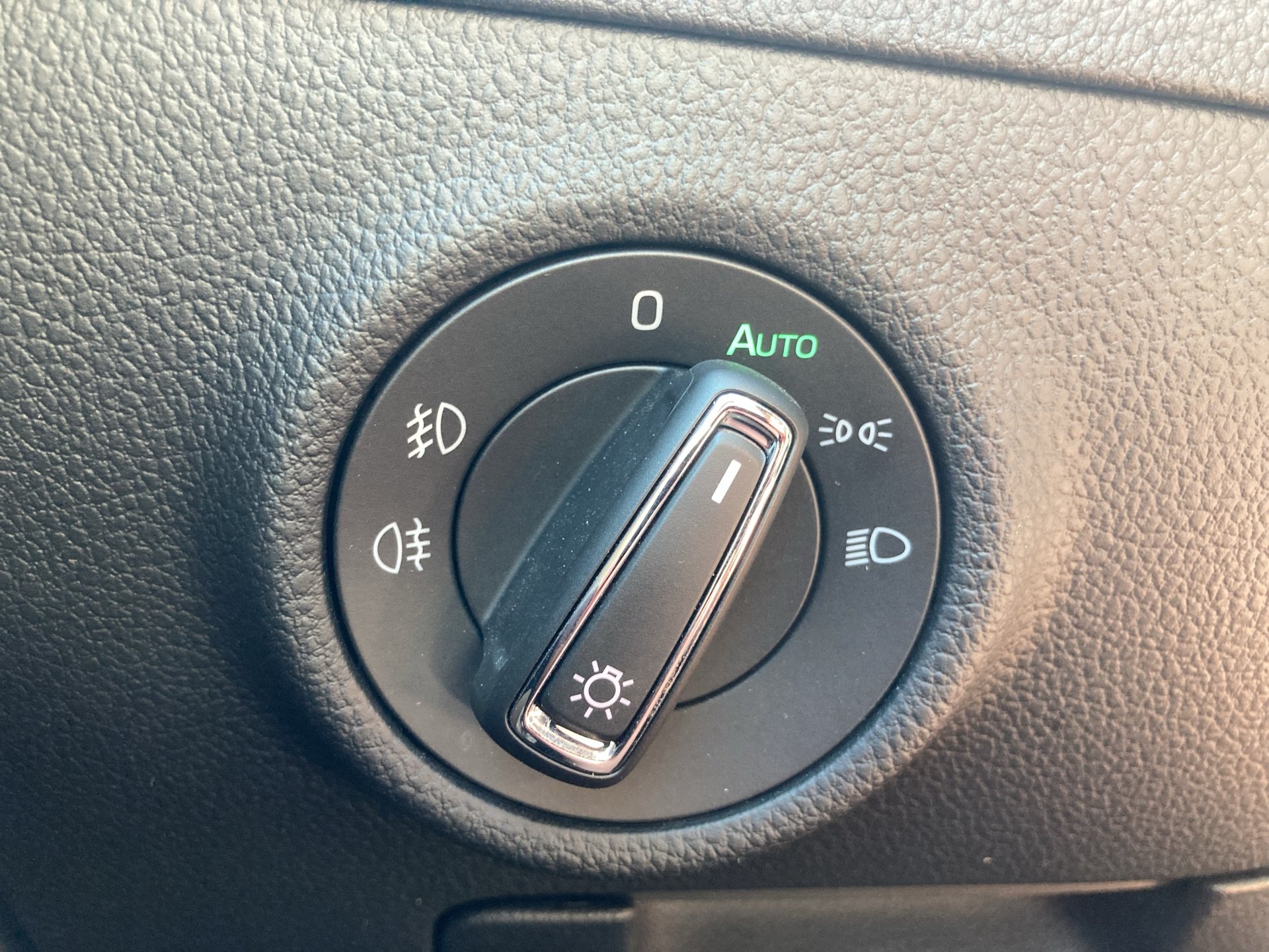 Skoda Superb Combi 2.0 TDI Style | Bild 17 von 31