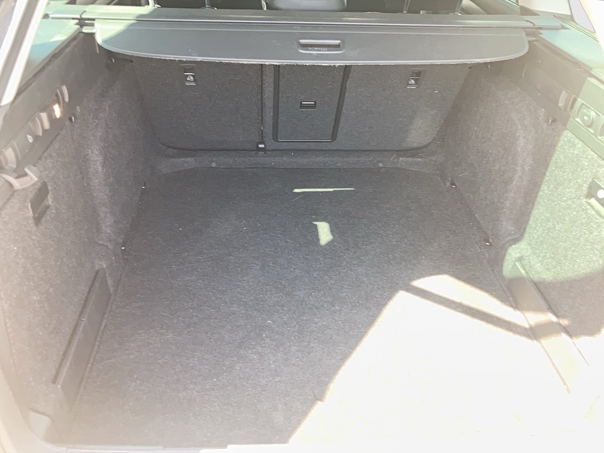 Skoda Superb Combi 2.0 TDI Style | Bild 28 von 31