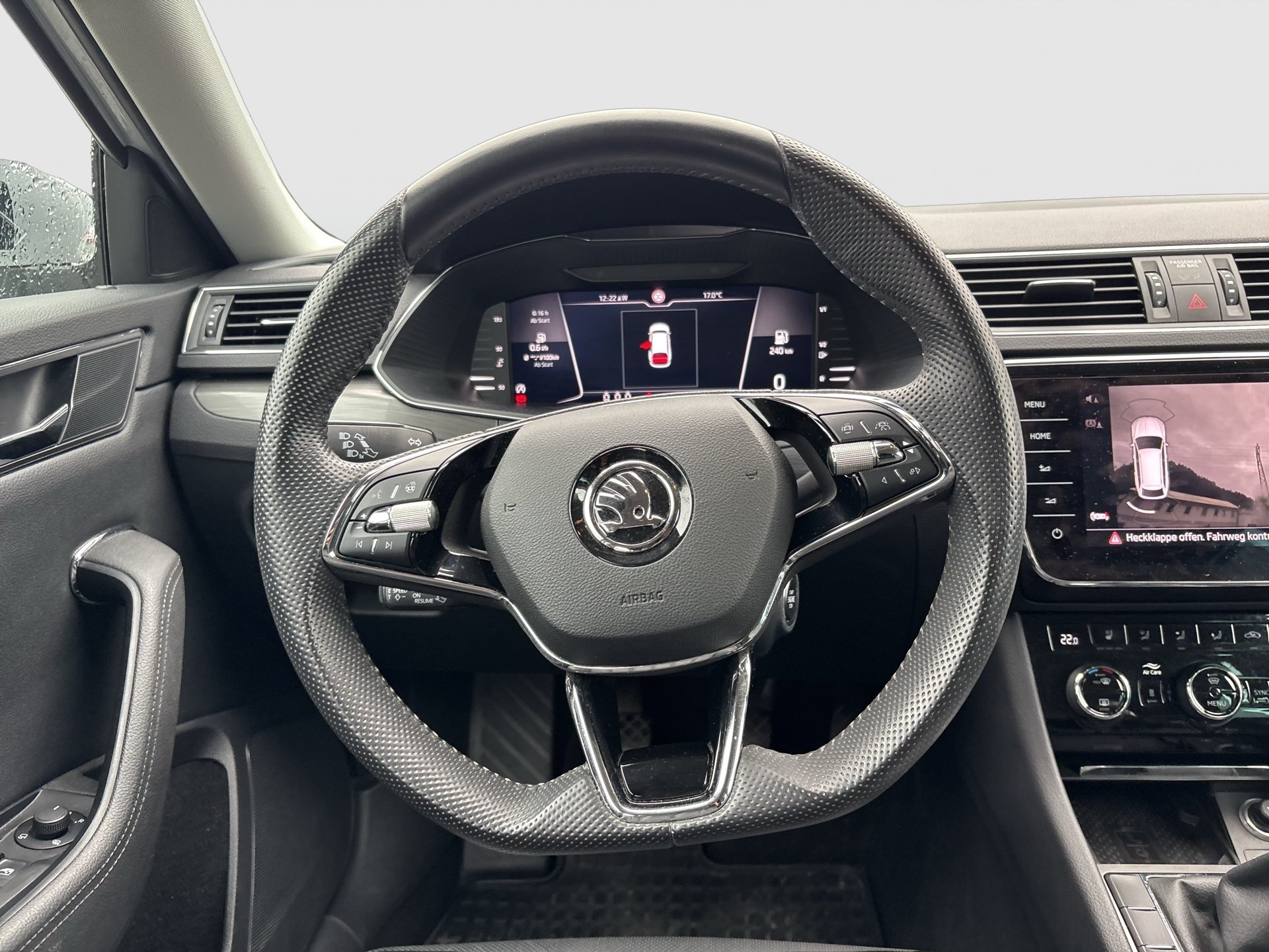 Skoda Superb Combi 2.0 TDI Style | Bild 12 von 25