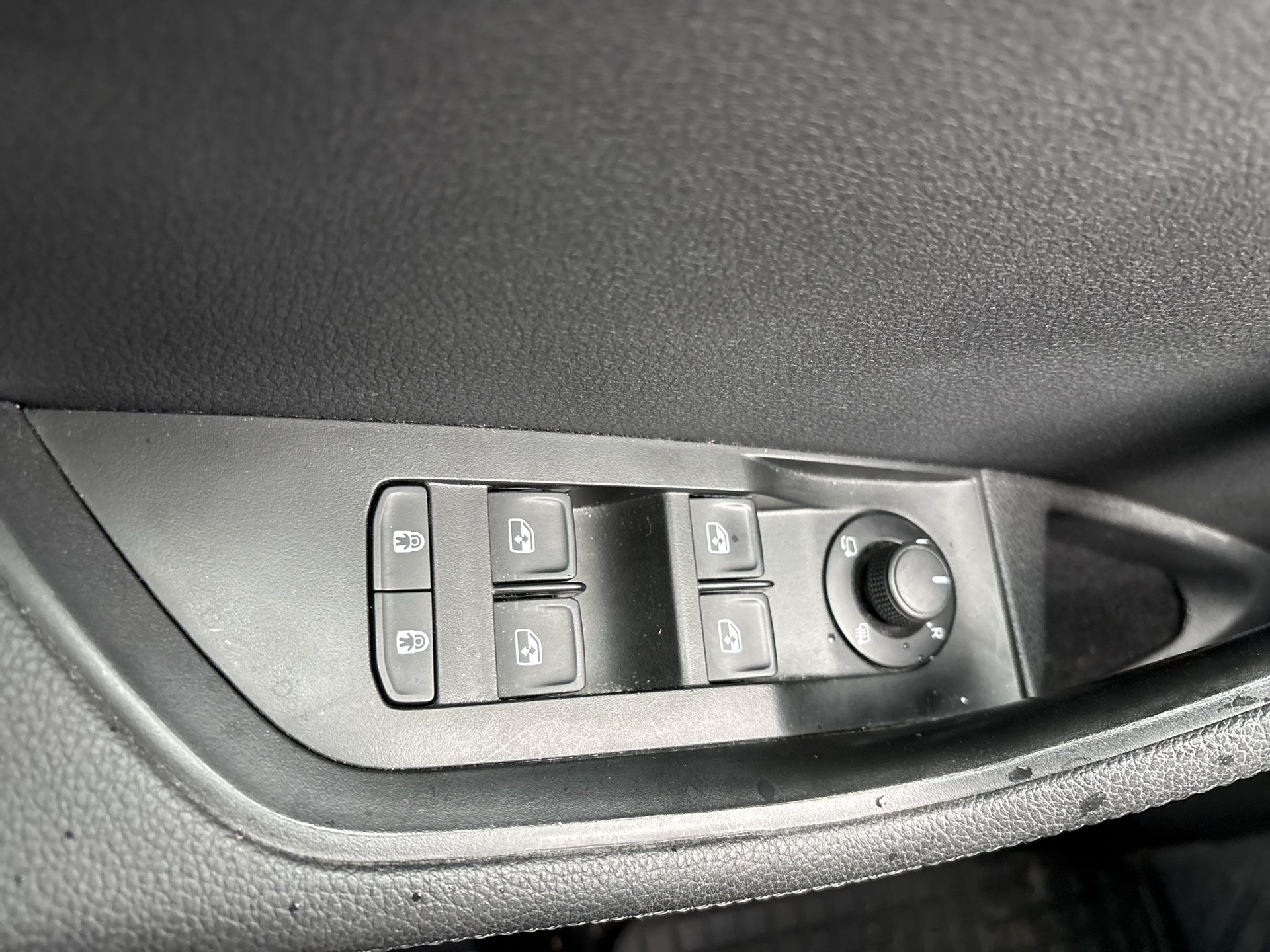 Skoda Superb Combi 2.0 TDI Style | Bild 16 von 25