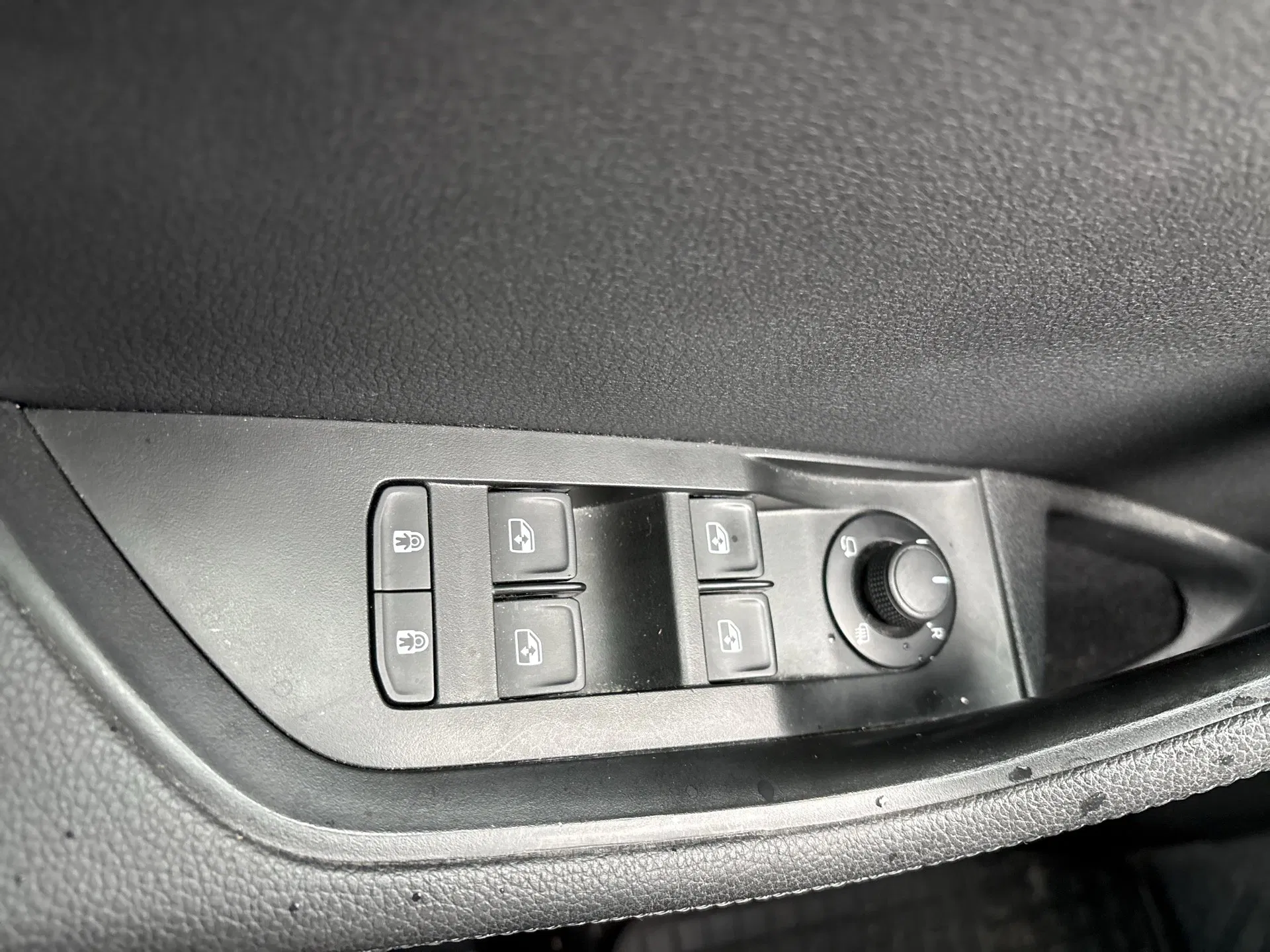 Skoda Superb Combi 2.0 TDI Style | Bild 16 von 25