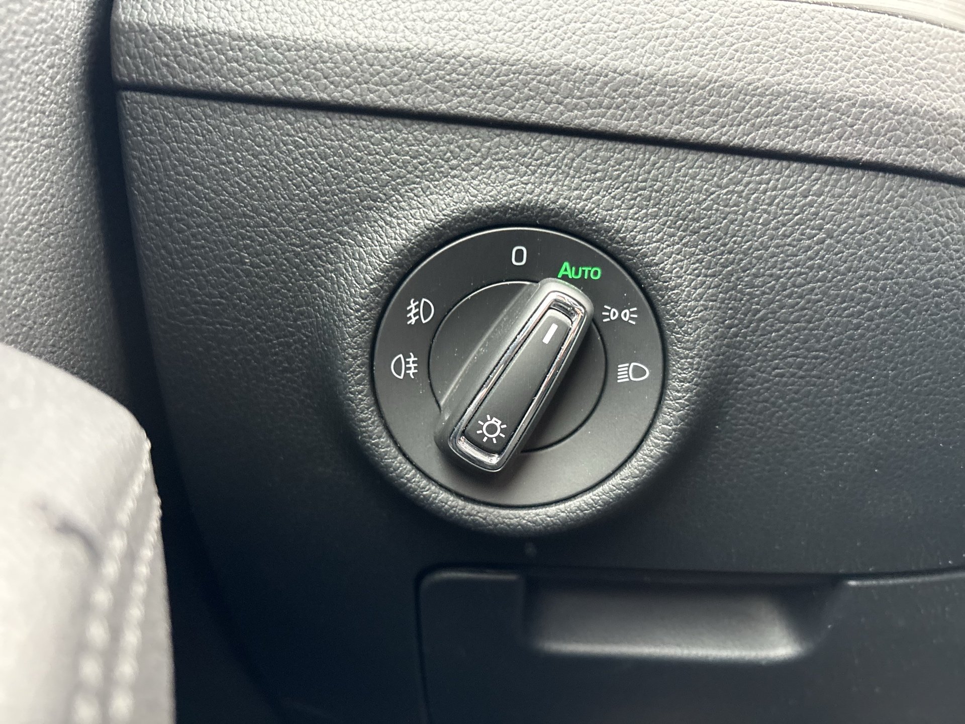 Skoda Superb Combi 2.0 TDI Style | Bild 17 von 25