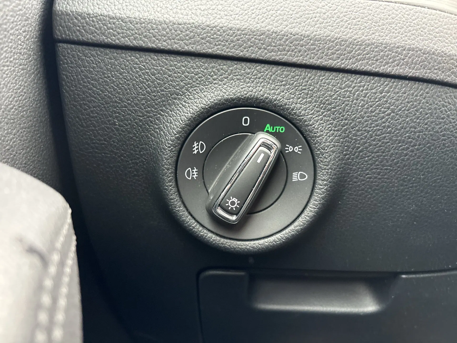 Skoda Superb Combi 2.0 TDI Style | Bild 17 von 25