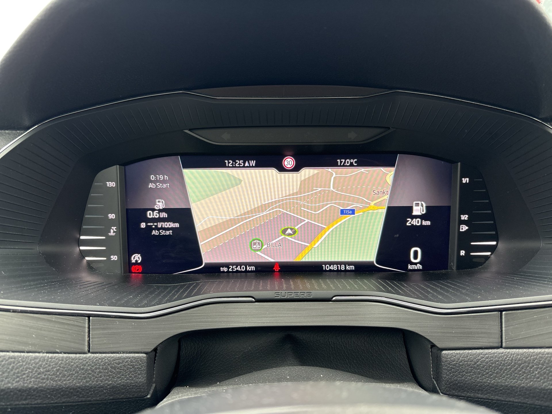 Skoda Superb Combi 2.0 TDI Style | Bild 18 von 25