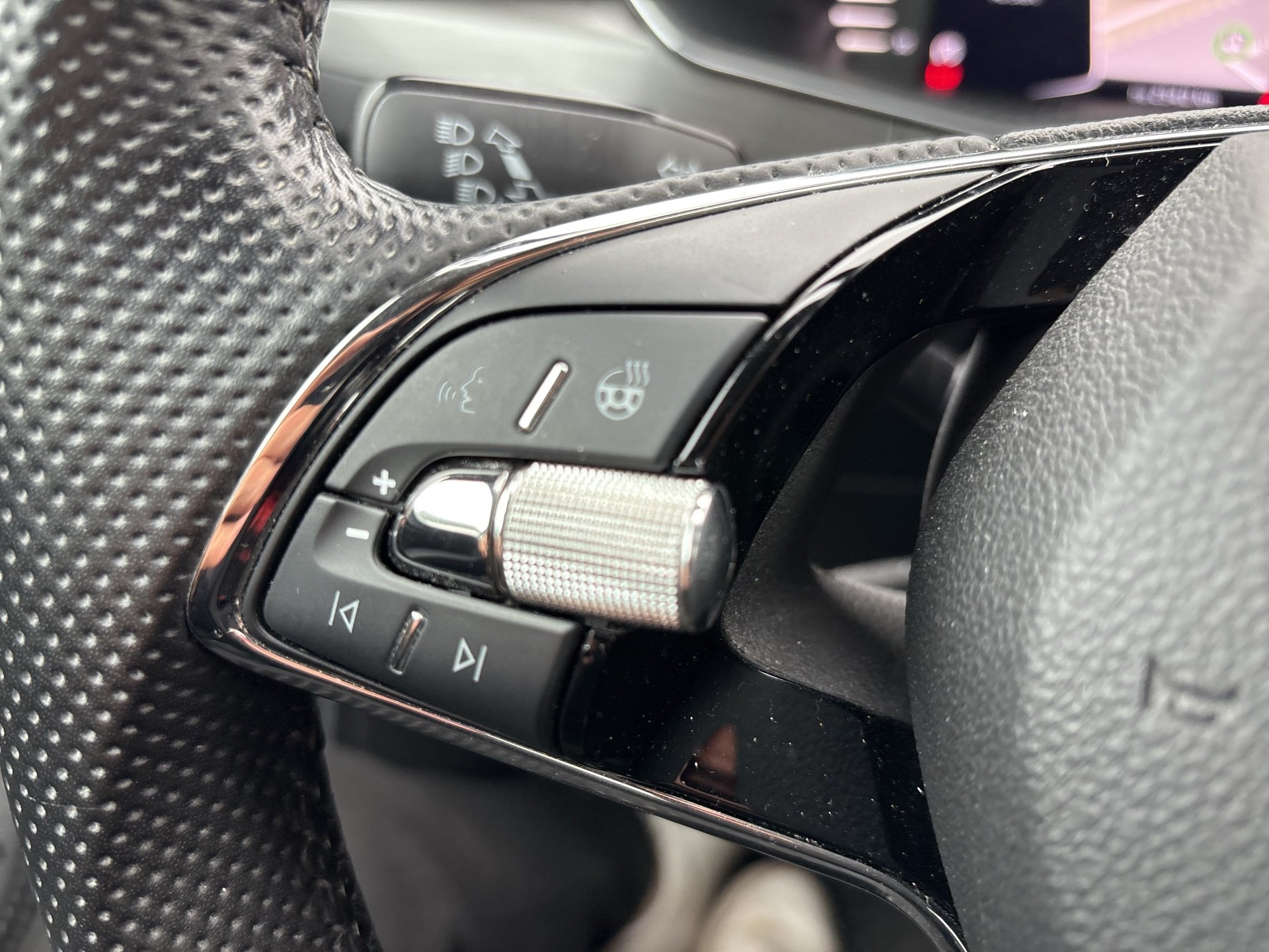 Skoda Superb Combi 2.0 TDI Style | Bild 22 von 25