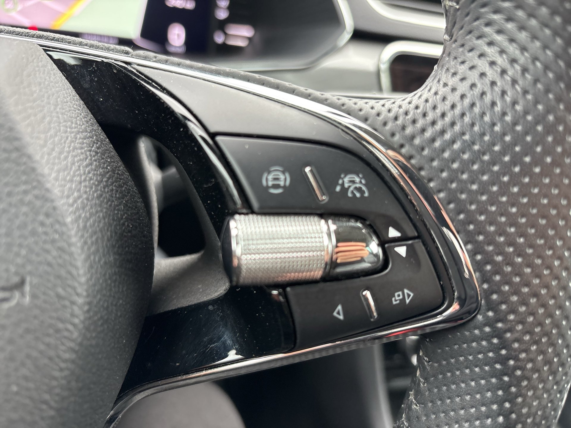 Skoda Superb Combi 2.0 TDI Style | Bild 23 von 25