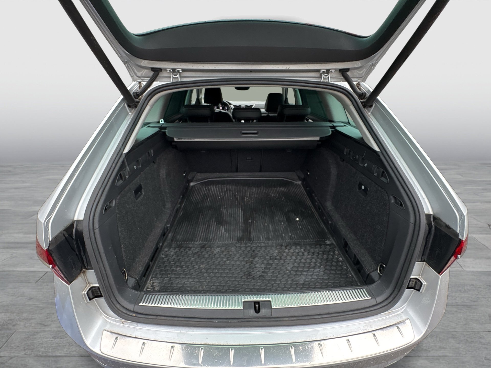 Skoda Superb Combi 2.0 TDI Style | Bild 8 von 25