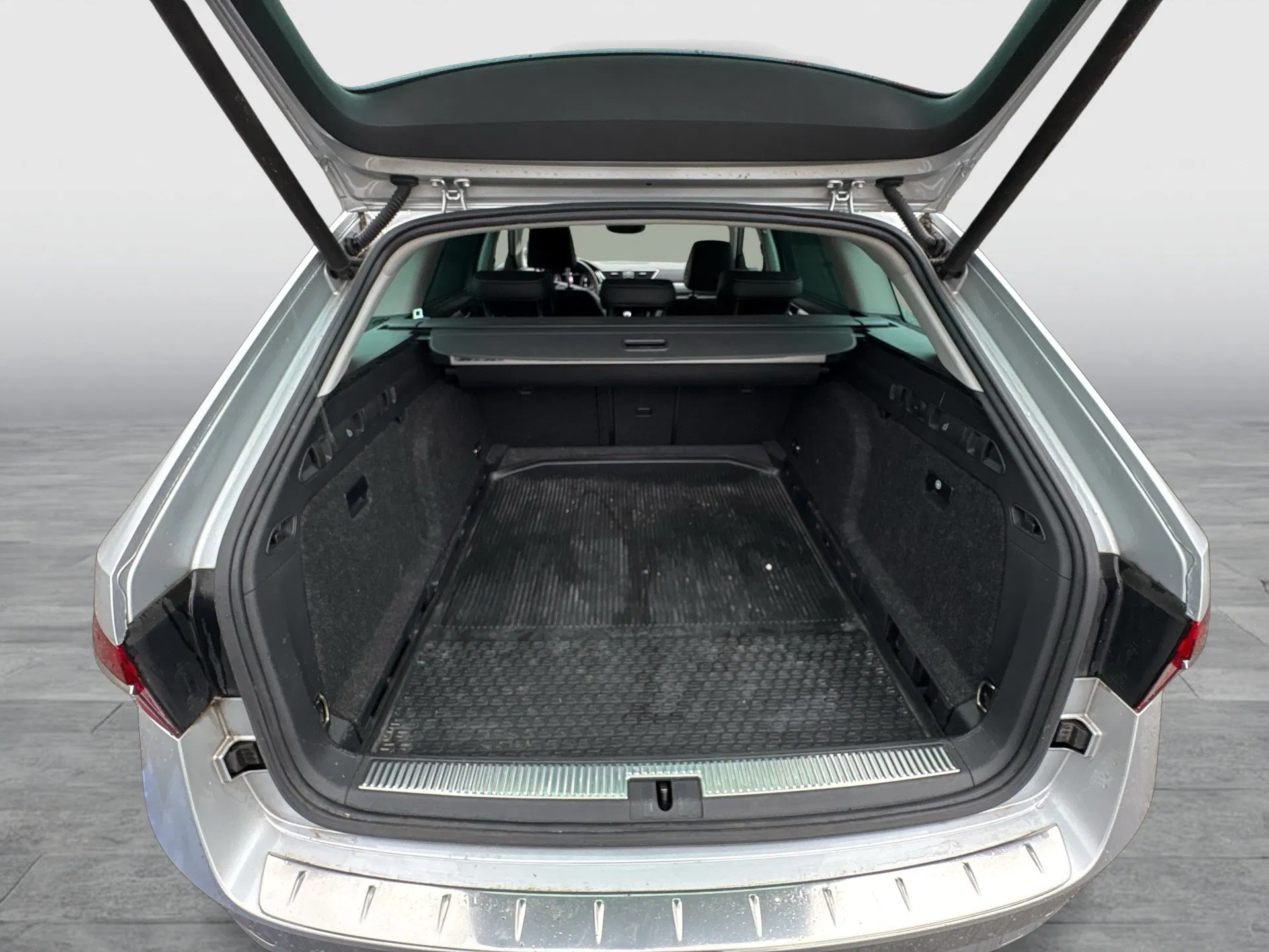 Skoda Superb Combi 2.0 TDI Style | Bild 8 von 25