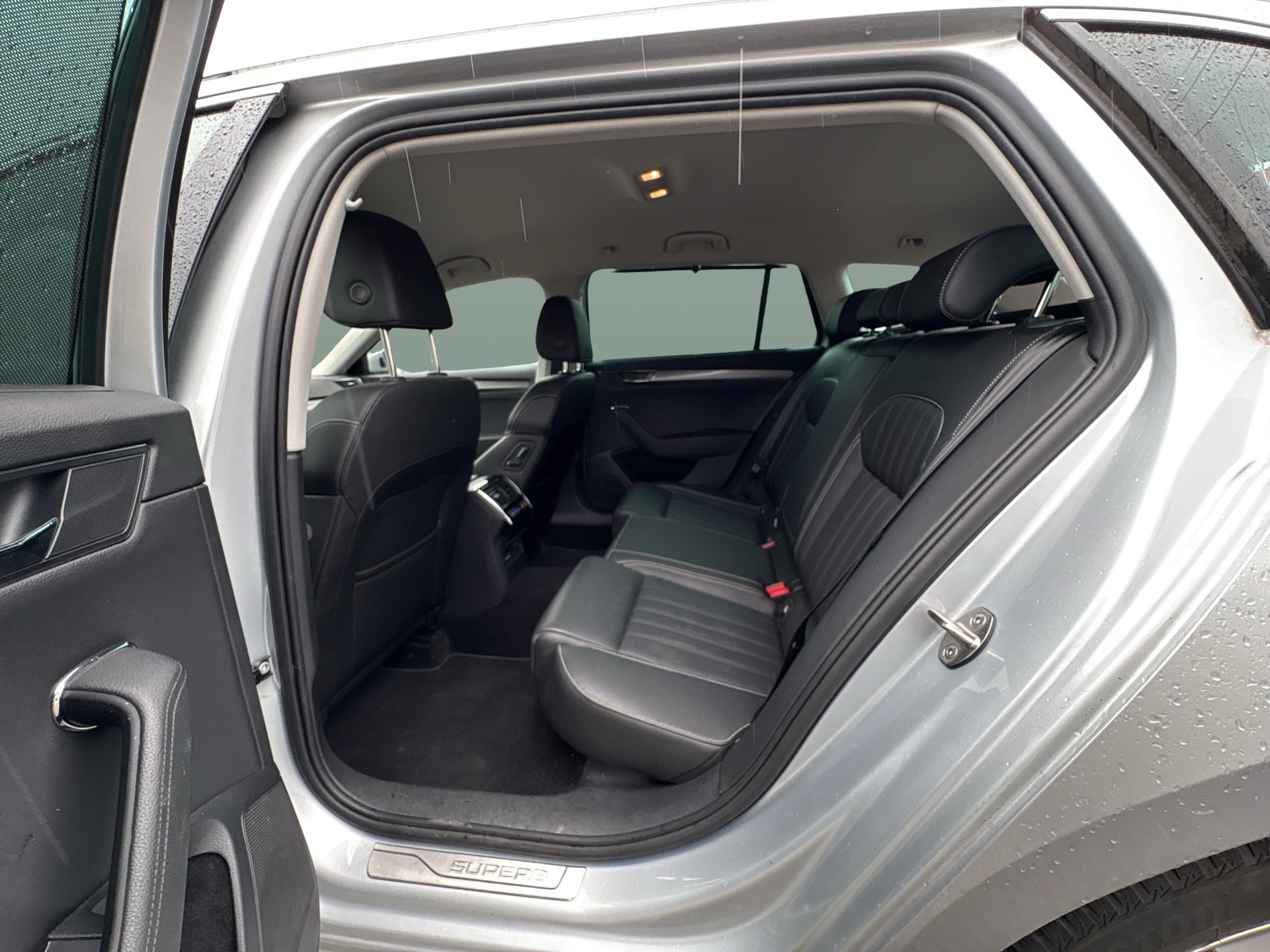 Skoda Superb Combi 2.0 TDI Style | Bild 10 von 25