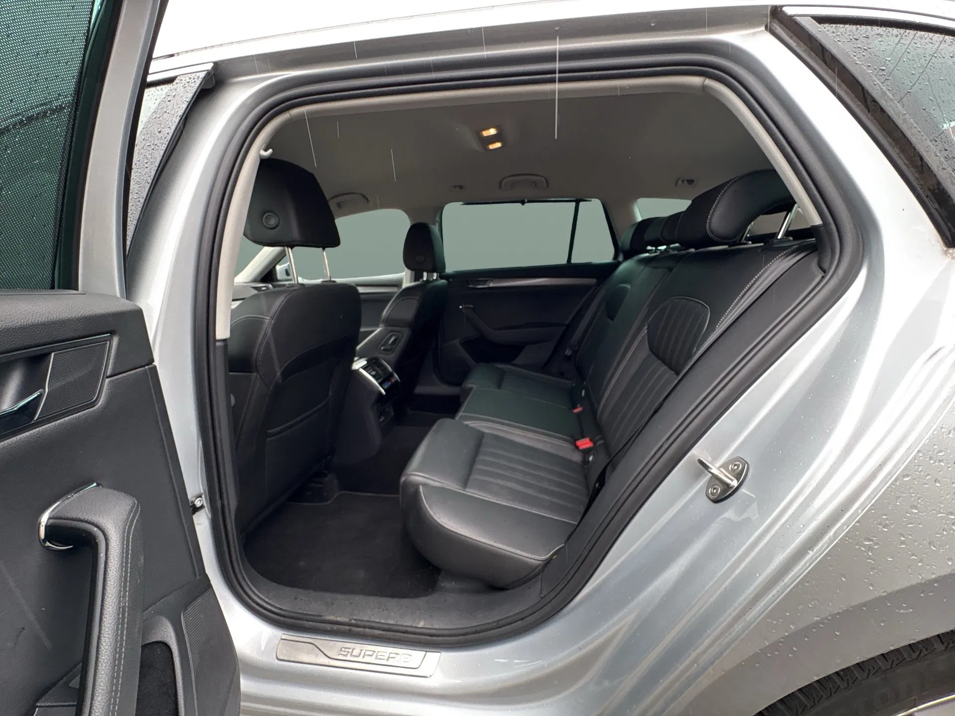 Skoda Superb Combi 2.0 TDI Style | Bild 10 von 25