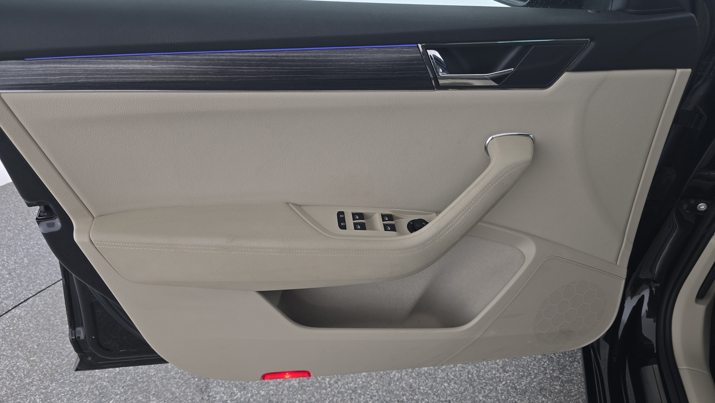 Skoda Superb Combi 2.0 TDI Style | Bild 11 von 28