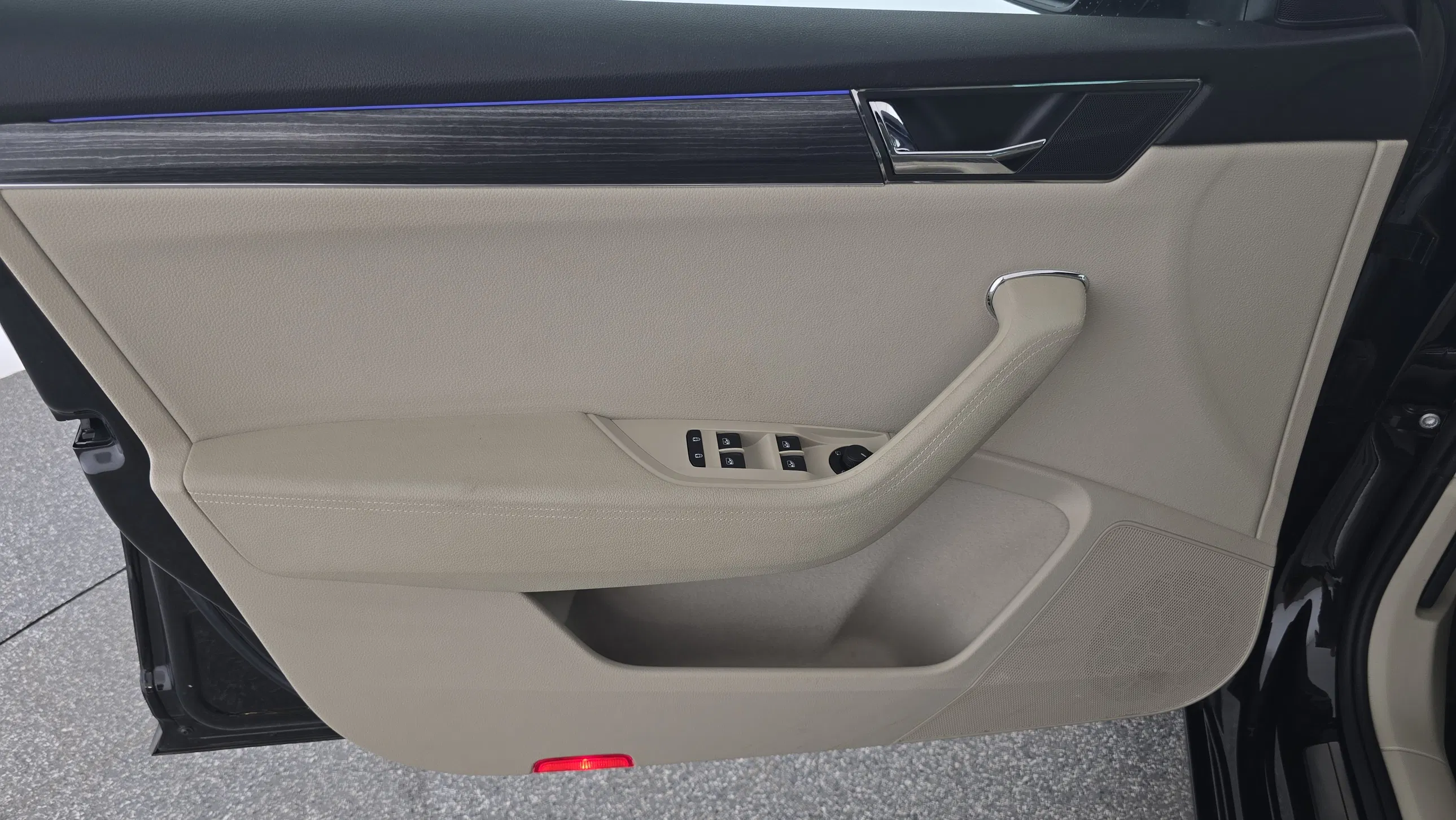 Skoda Superb Combi 2.0 TDI Style | Bild 11 von 28