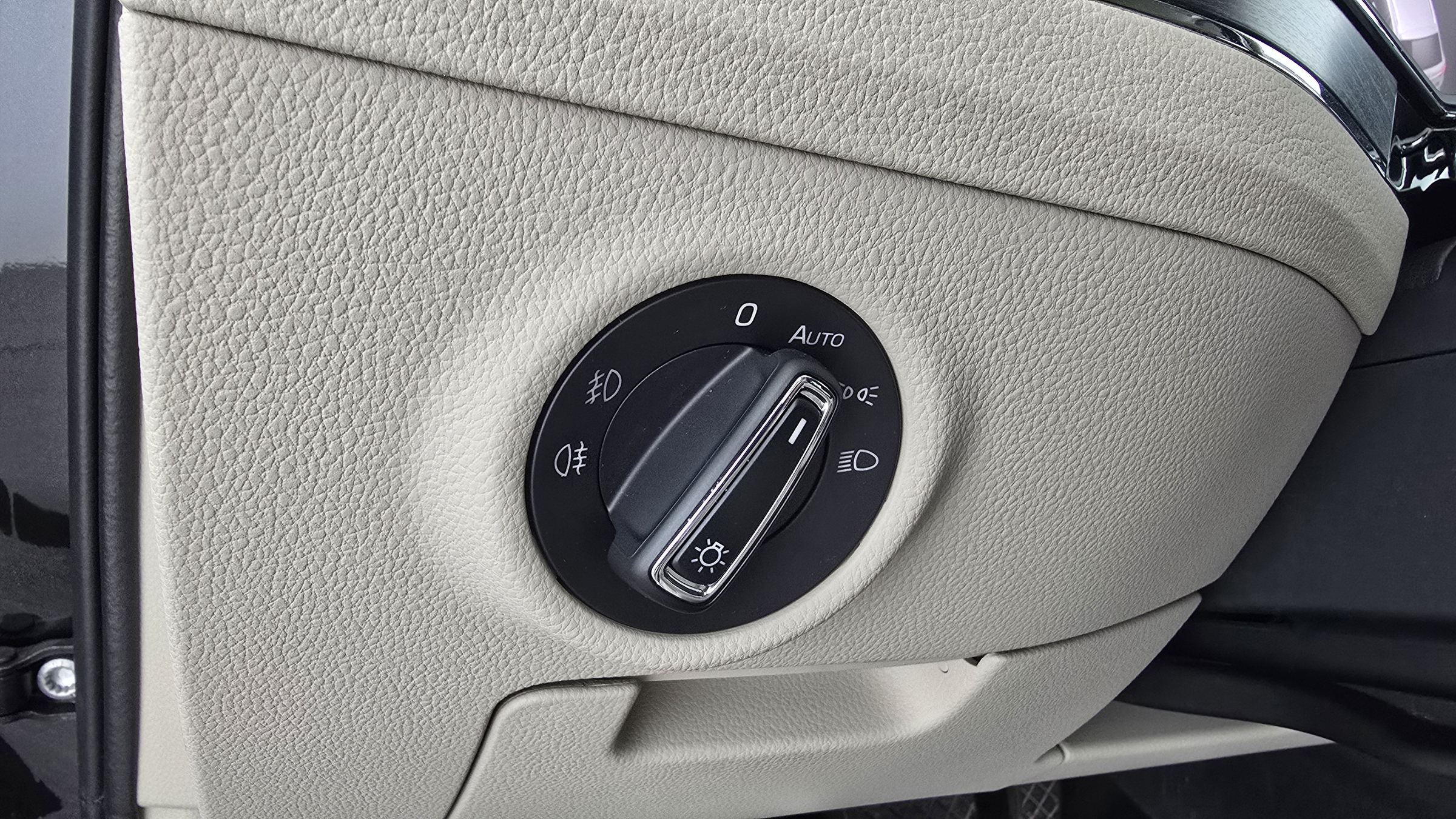 Skoda Superb Combi 2.0 TDI Style | Bild 12 von 28