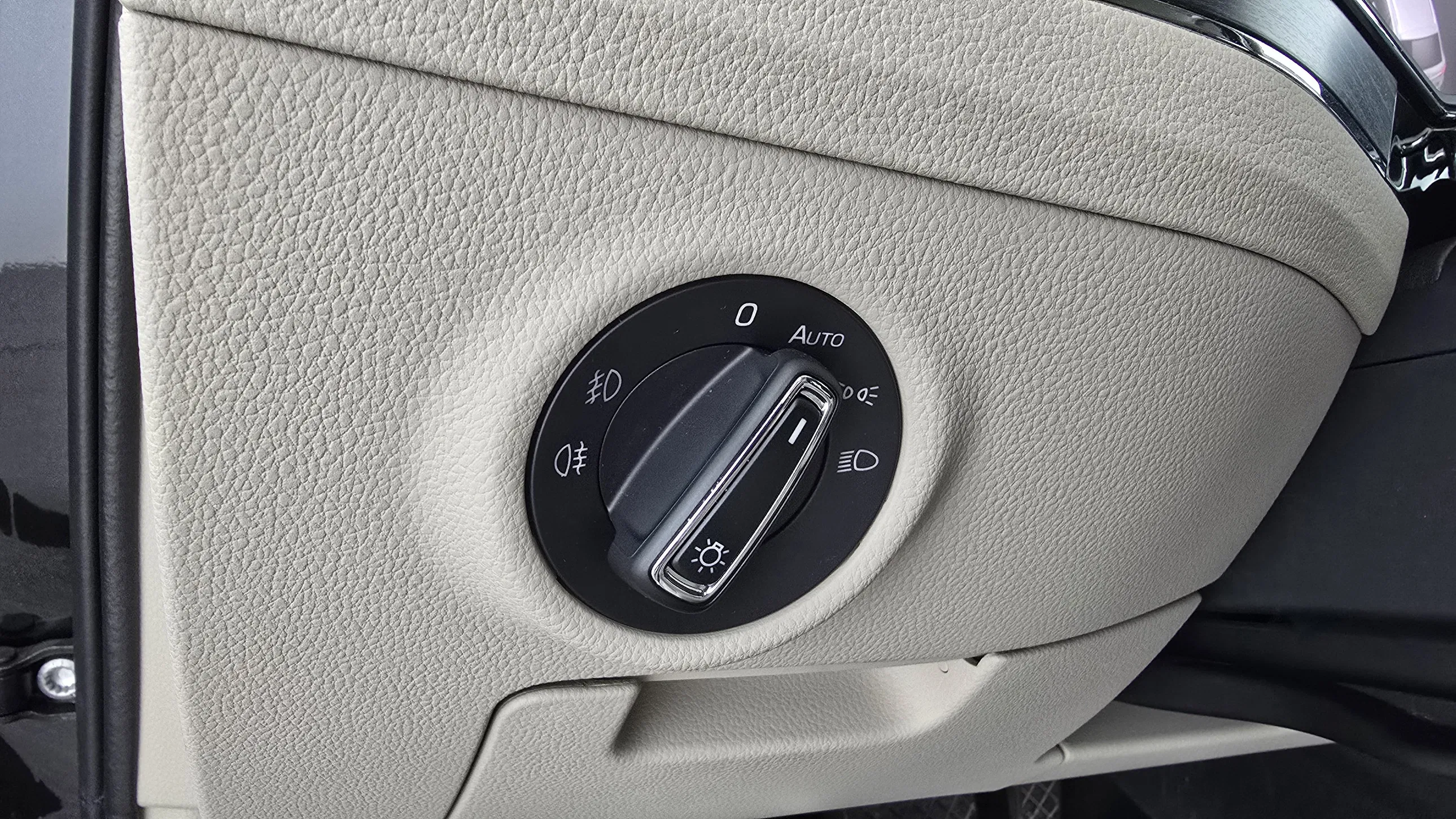 Skoda Superb Combi 2.0 TDI Style | Bild 12 von 28