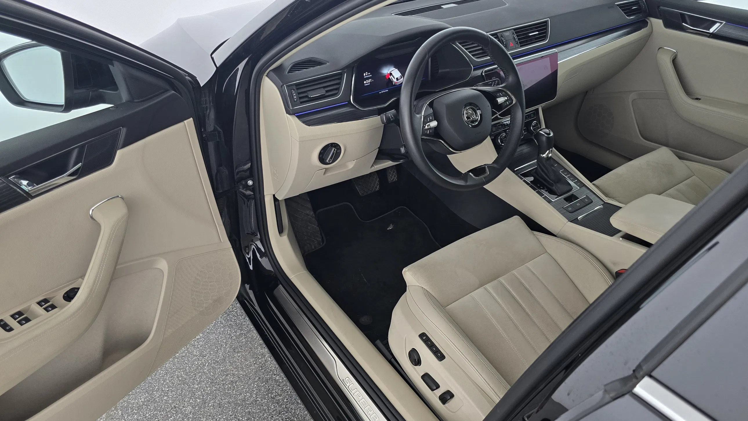 Skoda Superb Combi 2.0 TDI Style | Bild 13 von 28