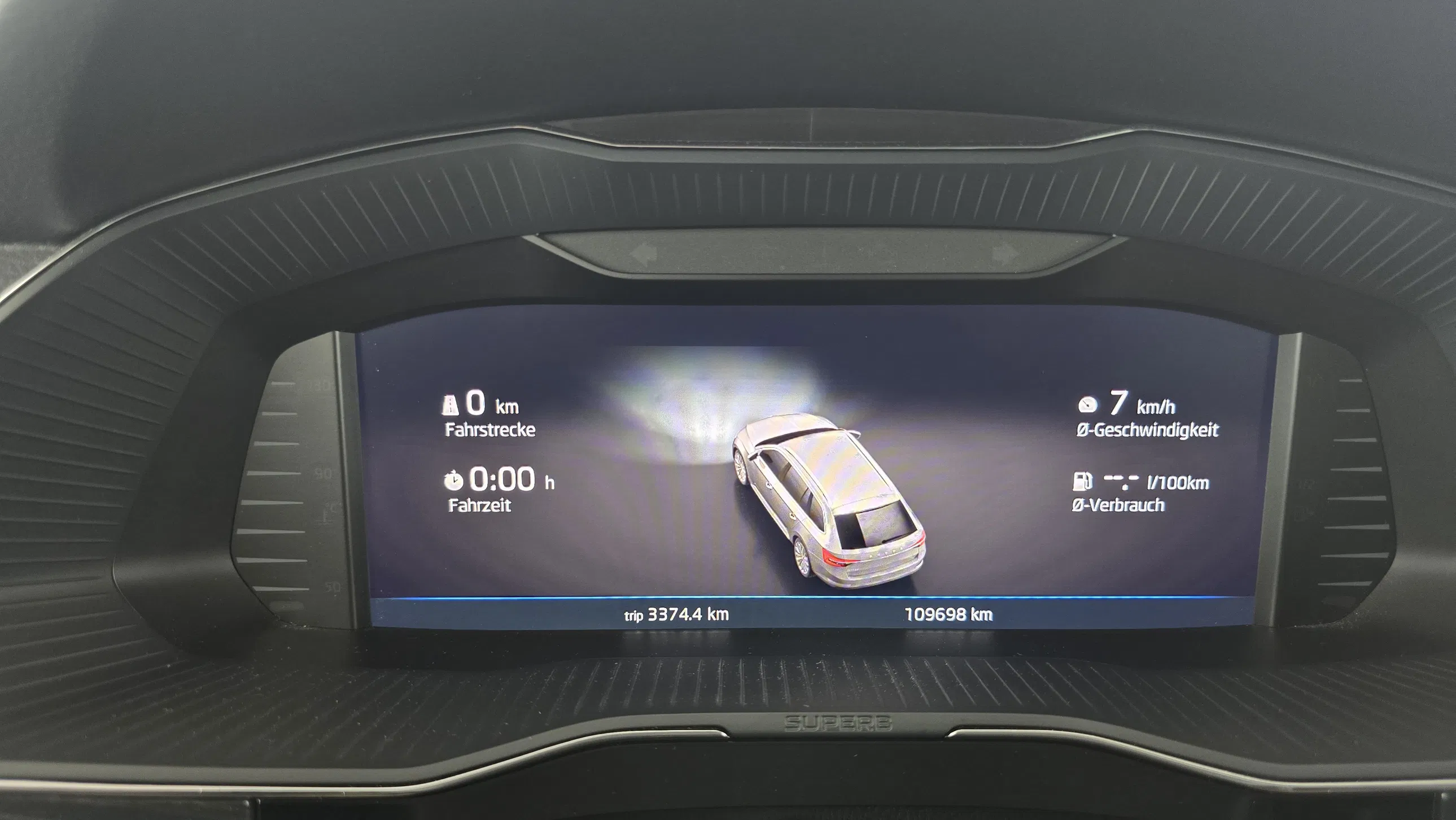 Skoda Superb Combi 2.0 TDI Style | Bild 15 von 28