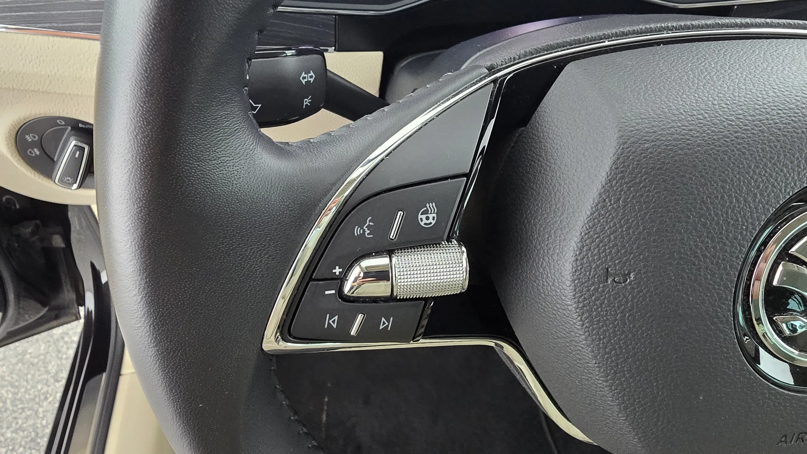 Skoda Superb Combi 2.0 TDI Style | Bild 16 von 28