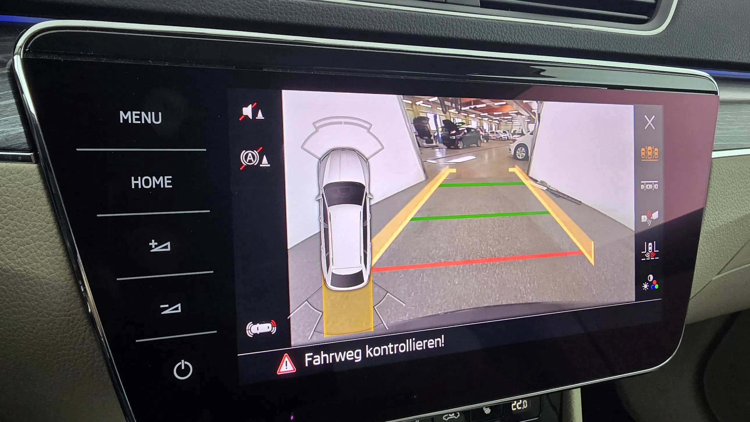 Skoda Superb Combi 2.0 TDI Style | Bild 23 von 28