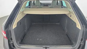 Skoda Superb Combi 2.0 TDI Style | Thumbnail 26 von 28