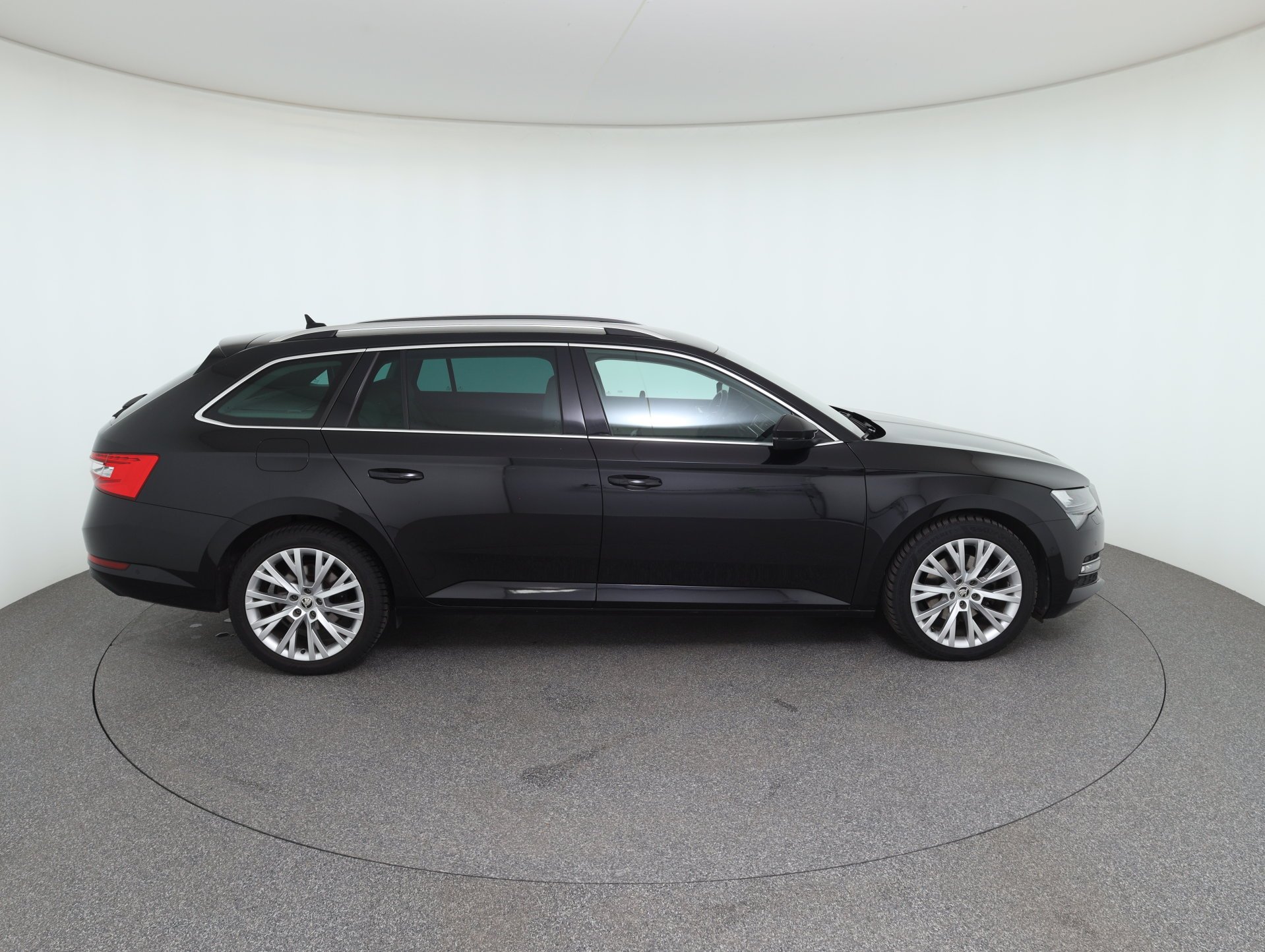 Skoda Superb Combi 2.0 TDI Style | Bild 5 von 28