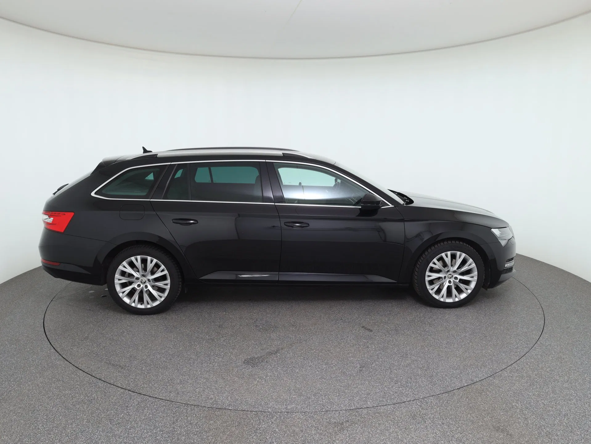 Skoda Superb Combi 2.0 TDI Style | Bild 5 von 28