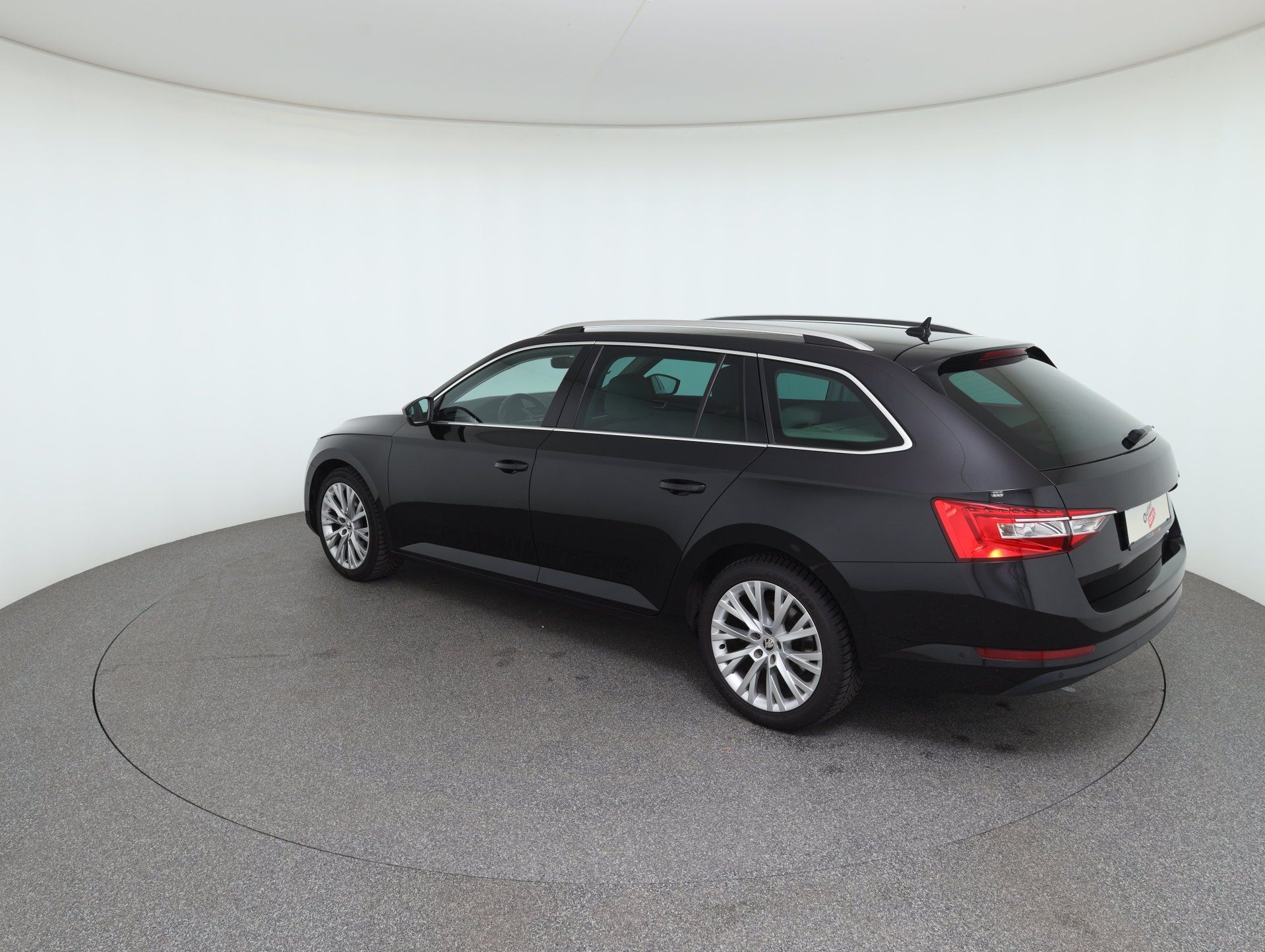 Skoda Superb Combi 2.0 TDI Style | Bild 8 von 28