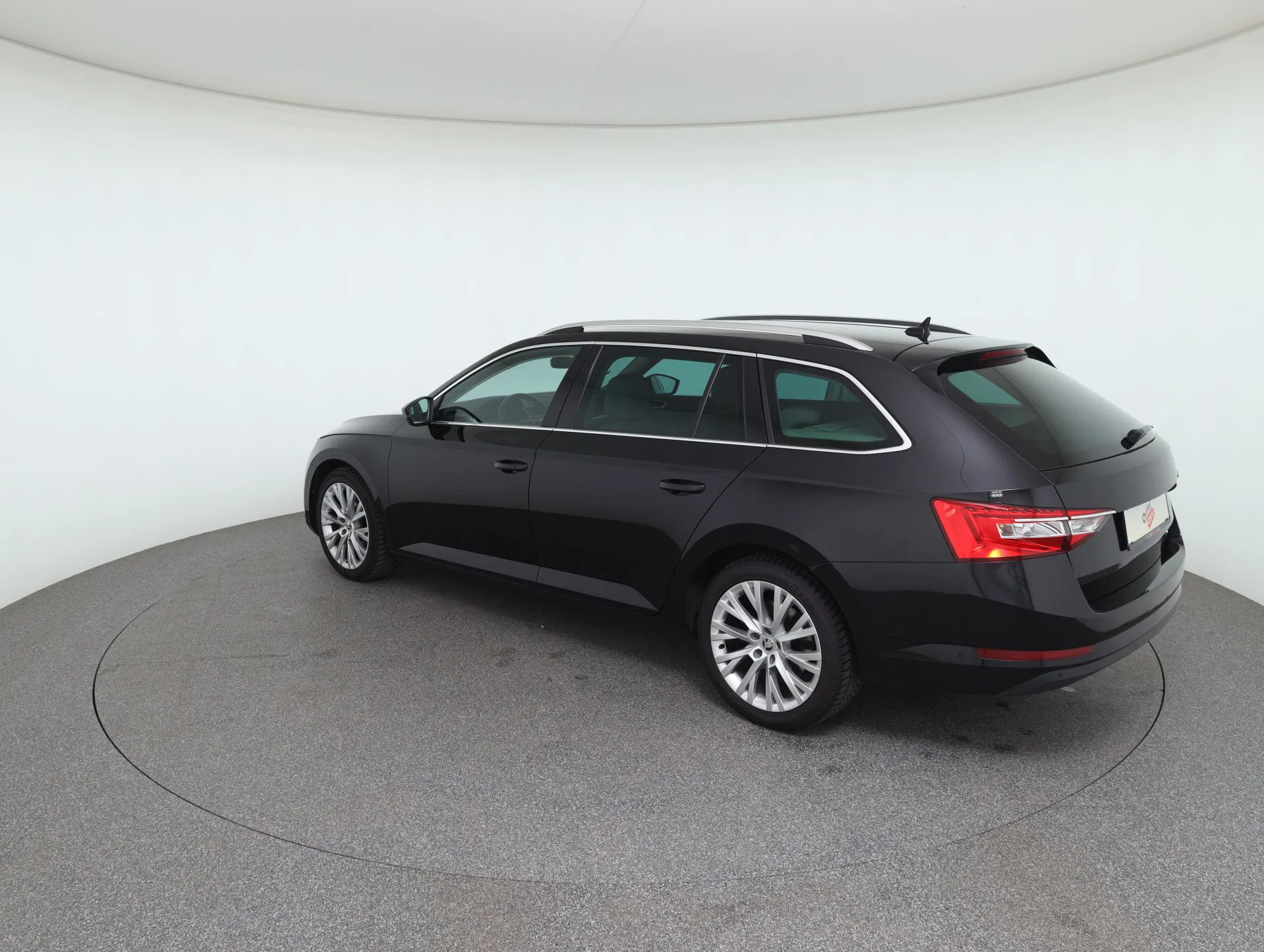 Skoda Superb Combi 2.0 TDI Style | Bild 8 von 28