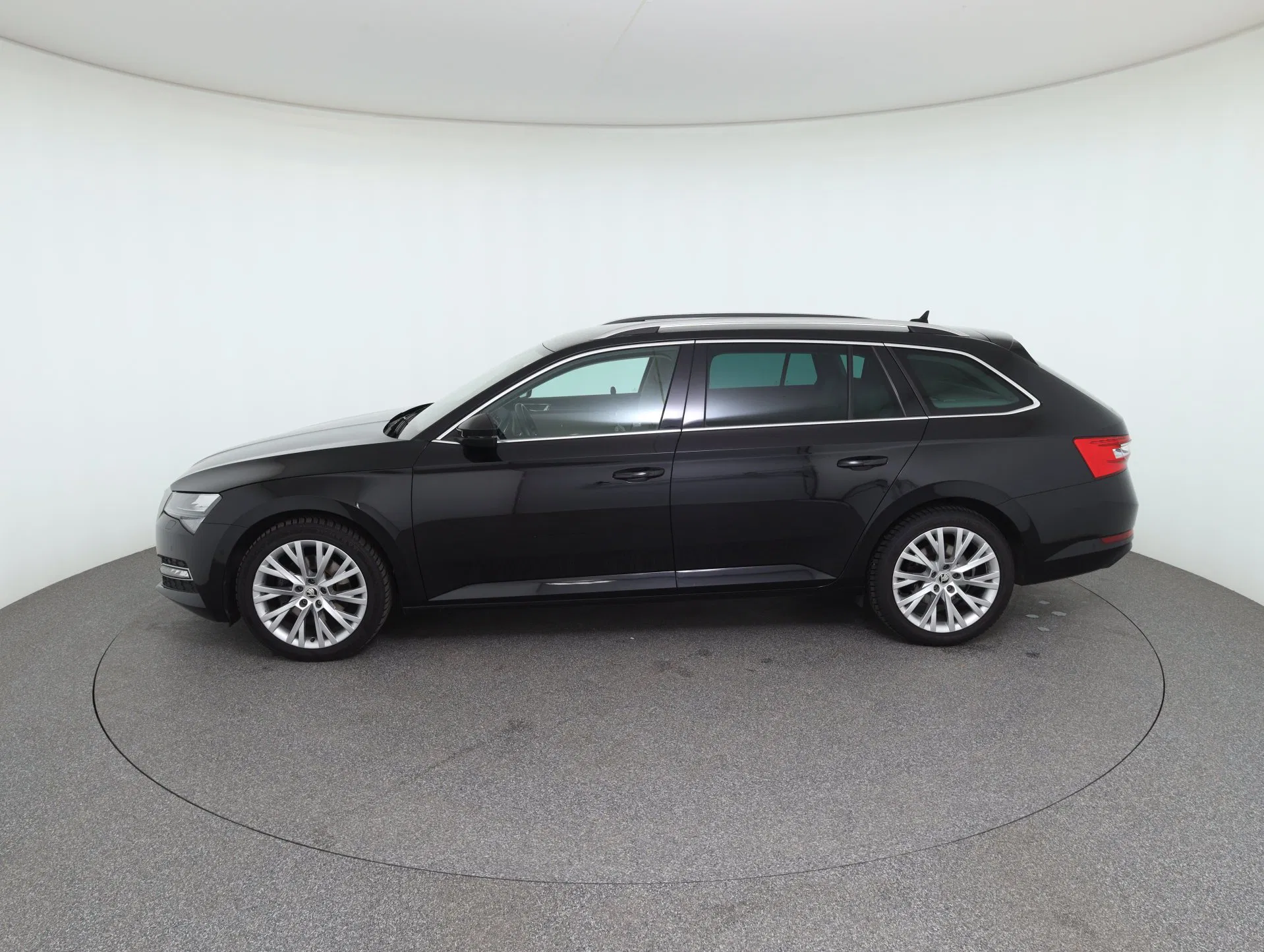 Skoda Superb Combi 2.0 TDI Style | Bild 9 von 28