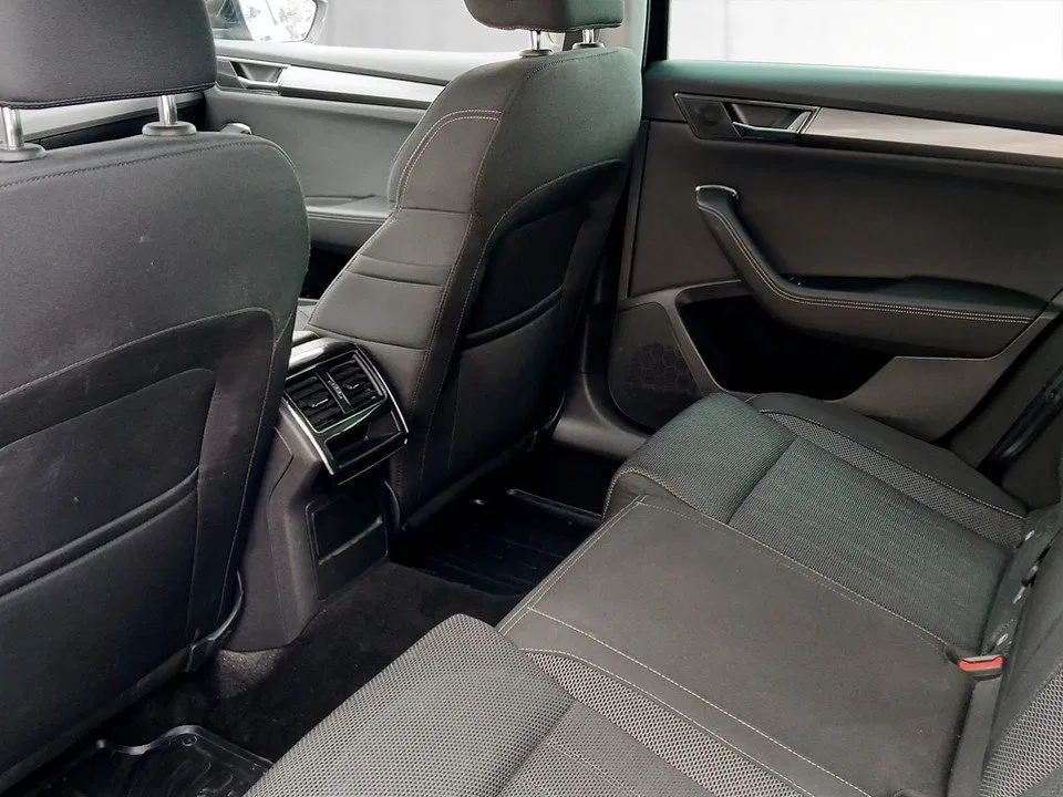 Skoda Superb Combi 2.0 TDI Style | Bild 24 von 27