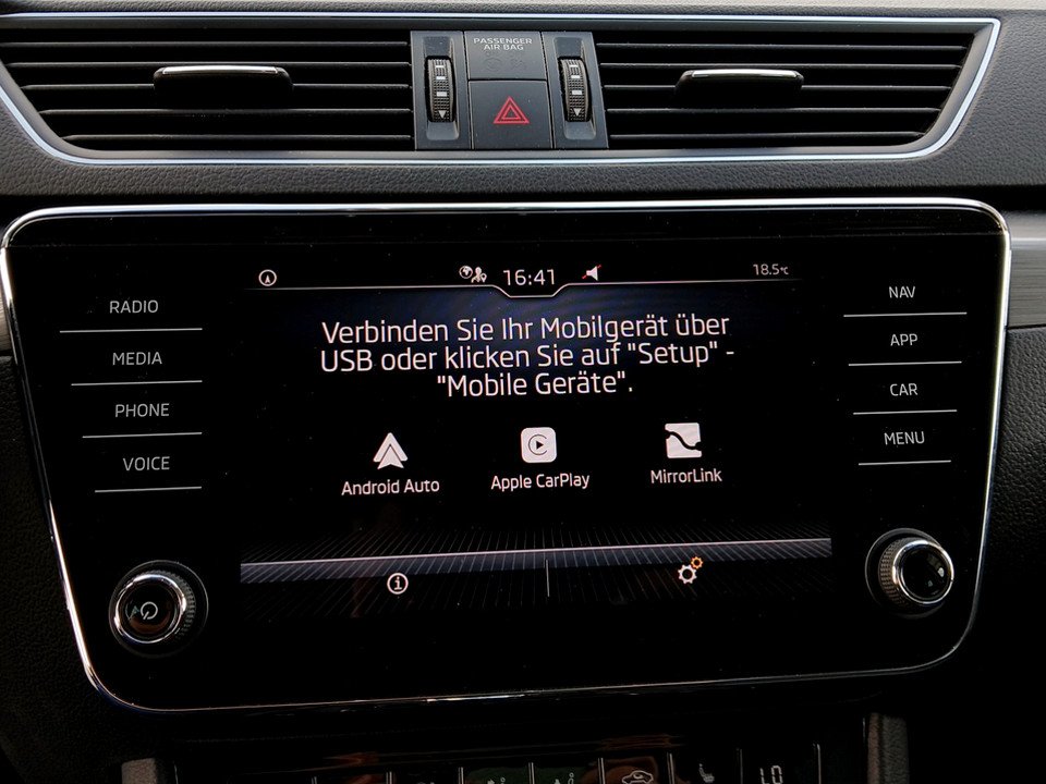 Skoda Superb Combi 2.0 TDI Style | Bild 19 von 27