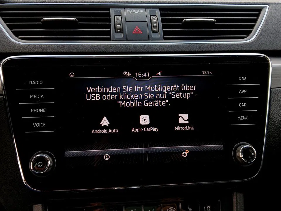 Skoda Superb Combi 2.0 TDI Style | Bild 19 von 27