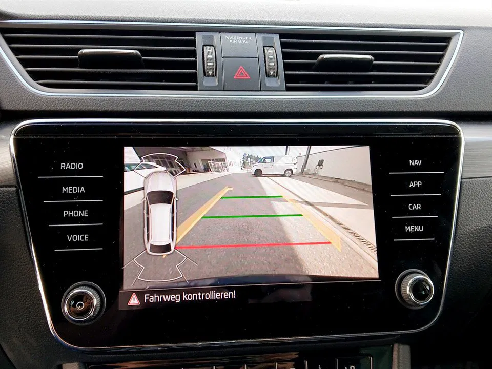 Skoda Superb Combi 2.0 TDI Style | Bild 20 von 27