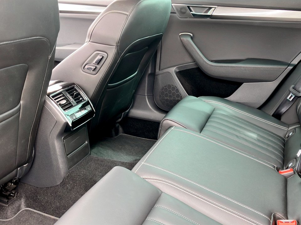 Skoda Superb Combi 2.0 TDI Style | Bild 12 von 29