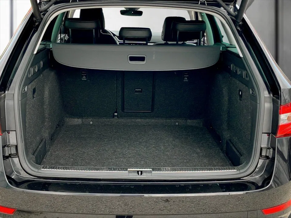Skoda Superb Combi 2.0 TDI Style | Bild 13 von 29