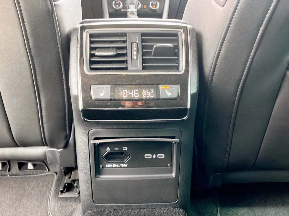 Skoda Superb Combi 2.0 TDI Style | Bild 15 von 29