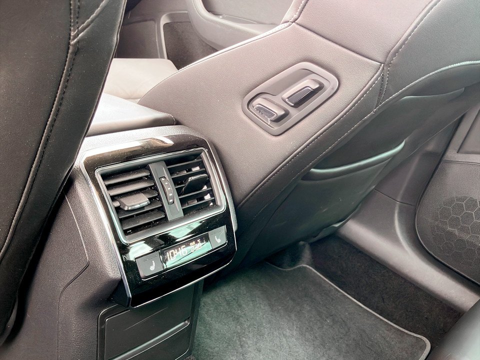 Skoda Superb Combi 2.0 TDI Style | Bild 16 von 29