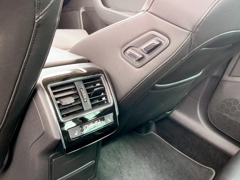 Skoda Superb Combi 2.0 TDI Style | Bild 16 von 29