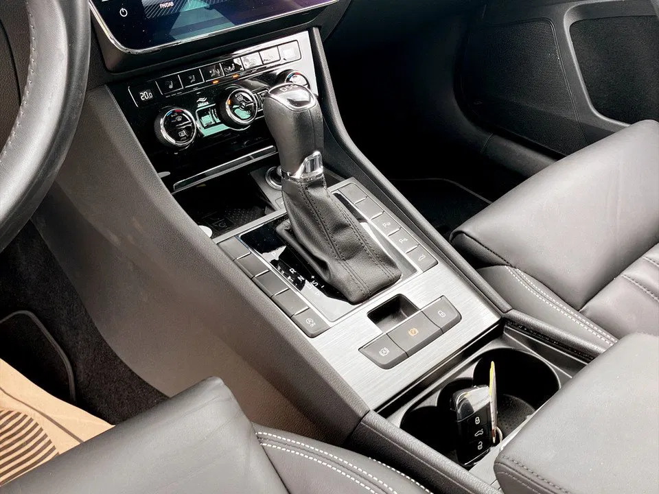 Skoda Superb Combi 2.0 TDI Style | Bild 24 von 29
