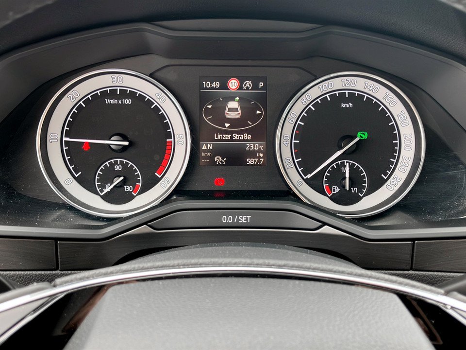 Skoda Superb Combi 2.0 TDI Style | Bild 25 von 29
