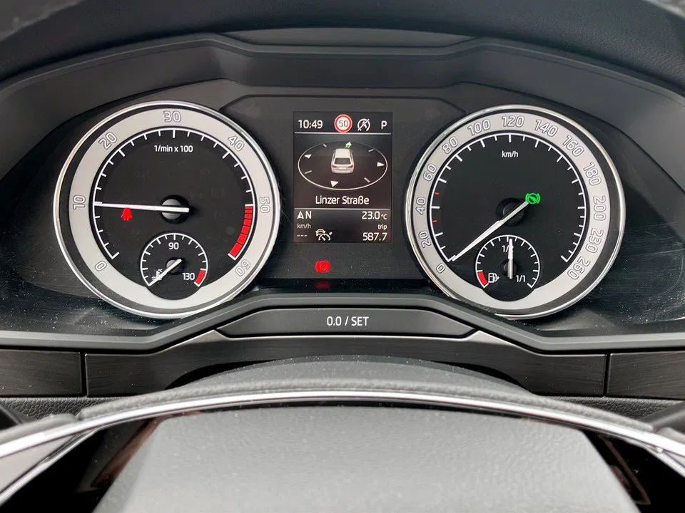 Skoda Superb Combi 2.0 TDI Style | Bild 25 von 29