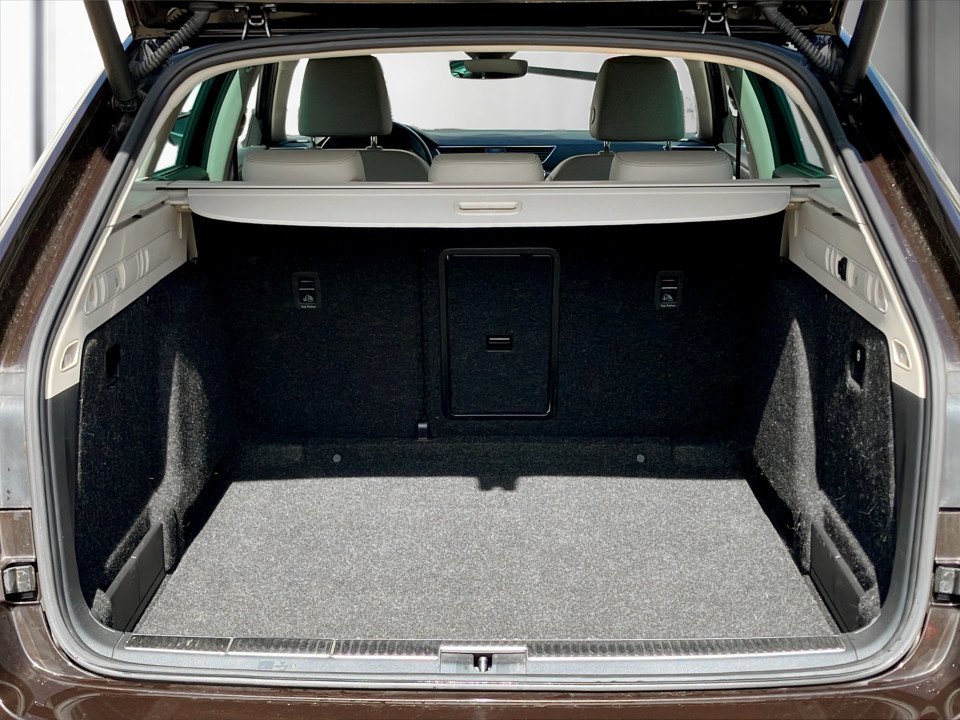 Skoda Superb Combi 2.0 TDI Style Aut. | Bild 22 von 24