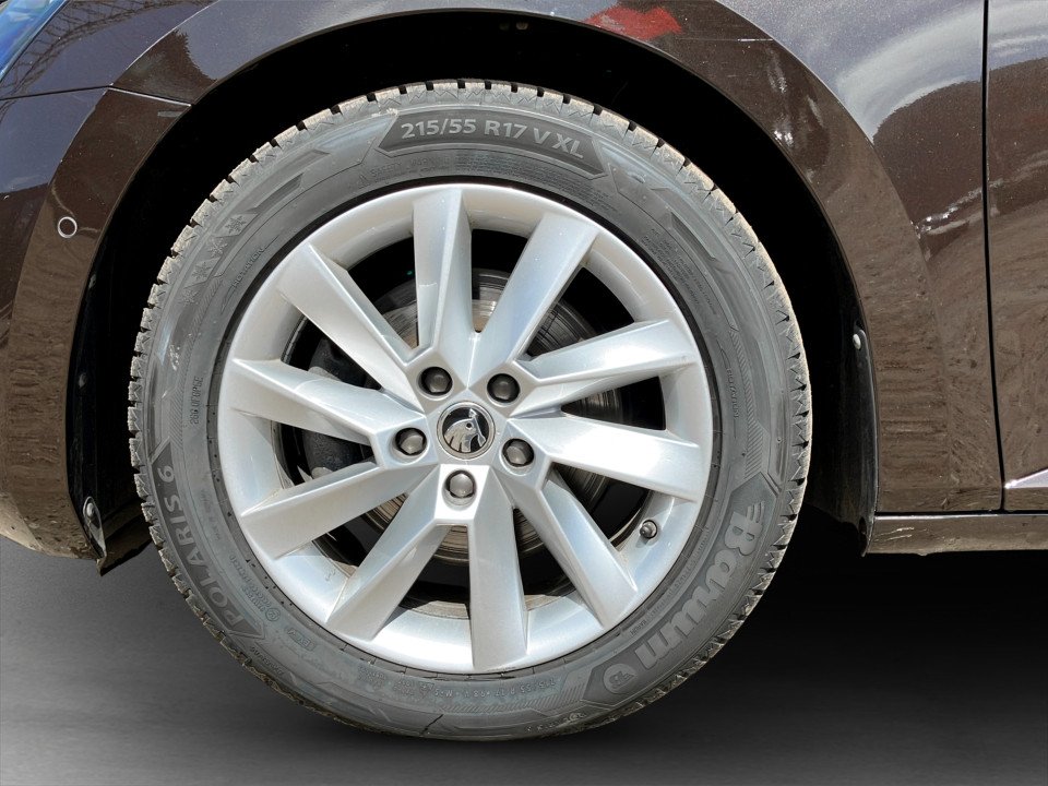 Skoda Superb Combi 2.0 TDI Style Aut. | Bild 7 von 24