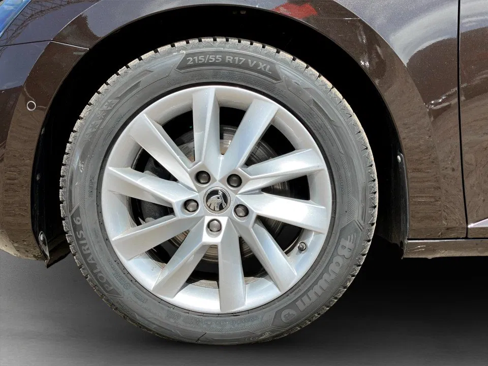 Skoda Superb Combi 2.0 TDI Style Aut. | Bild 7 von 24