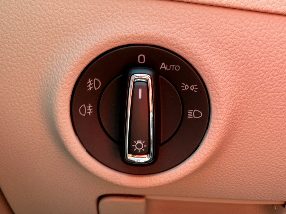 Skoda Superb Combi 2.0 TDI Style Aut. | Bild 9 von 24