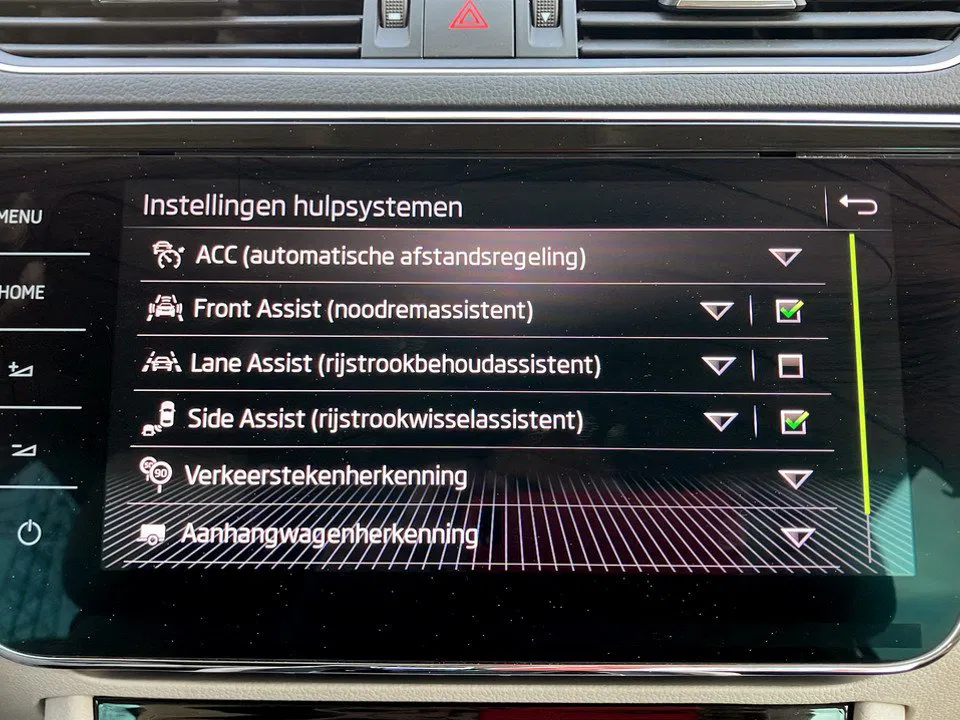 Skoda Superb Combi 2.0 TDI Style Aut. | Bild 19 von 24