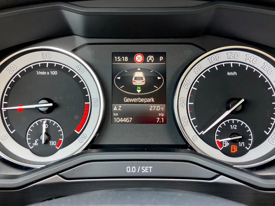 Skoda Superb Combi 2.0 TDI Style Aut. | Bild 16 von 24