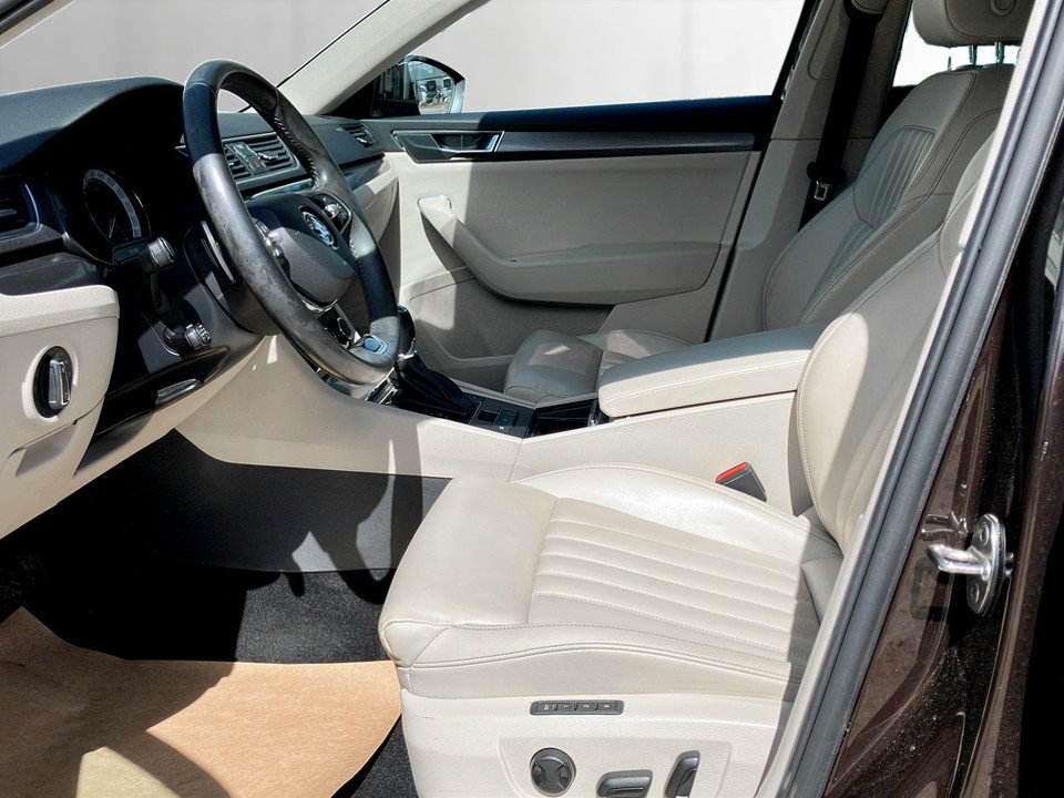 Skoda Superb Combi 2.0 TDI Style Aut. | Bild 10 von 24