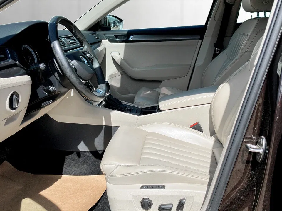 Skoda Superb Combi 2.0 TDI Style Aut. | Bild 10 von 24