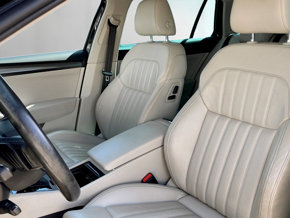 Skoda Superb Combi 2.0 TDI Style Aut. | Bild 11 von 24